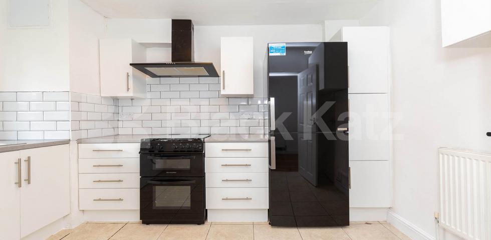 			2 Bedroom, 1 bath, 1 reception Apartment			 Kent Street, HOXTON - SHOREDITCH - HAGGERSTON 